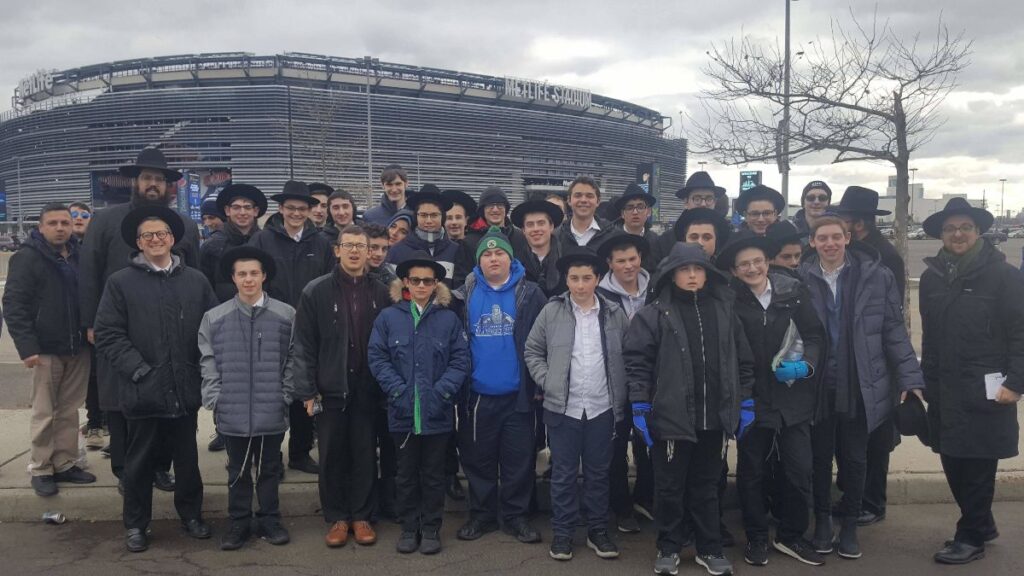 Students about to enter the Siyum HaShas