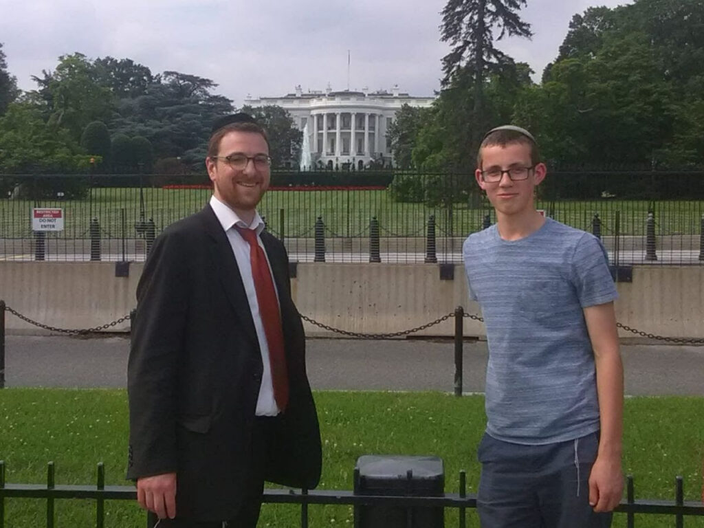 Rabbi Feldman and Rabbi Shimon Yanovsky on the 2018 Graduation trip to Washington D.C.